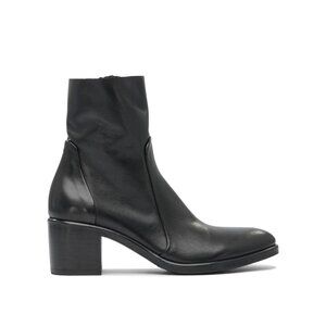 Strategia Boots & Ankle Boots IT 41 Women